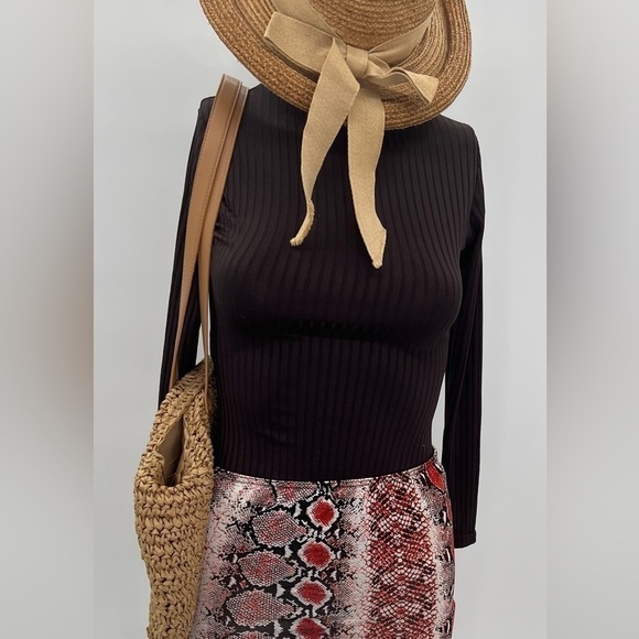 Boohoo Solid Ribbed Knit Bodysuit Size 2 - Picture 2 of 9